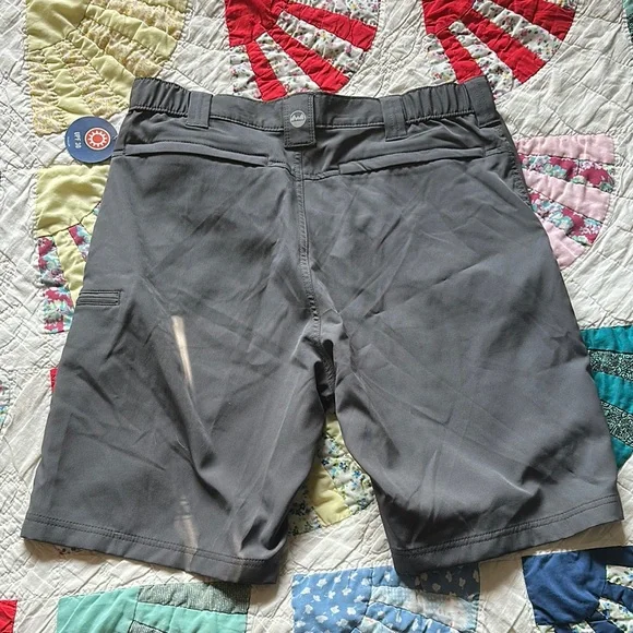 Wrangler Gray Cargo Shorts with Elastic Waistband Activewear Trail - Picture 2 of 3